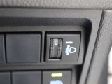 人や荷物を満載しても、対向車や先行車に迷惑をかけない、室内からヘッドライトの光軸を調整できます。