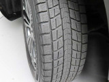 タイヤサイズは「225/60R18」になります。スタッドレスタイヤを履いています☆