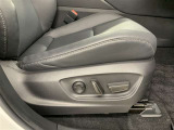 パワーシート搭載、微妙な調整が手軽にでき、ピッタリのポジションで運転することが可能です。