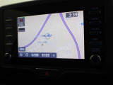 スマートフォンとの連携を可能にしたディスプレイオーディオにはナビキットを採用。AM/FM(ワイドFM対応)、Bluetooth/USB入力に対応しています。(T‐Connectは別途有料)