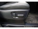 パワーシート搭載。微妙な調整が手軽にでき、ピッタリのポジションで運転することが可能です。