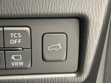 【パワーバックドア】スマートキーや運転席のボタンを押すだけでリアゲートが自動で開閉します!荷物を持っている時や、高い位置にあるバックドアを閉める際に便利な機能です♪