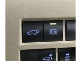 オートマチックハイビームとは、先行車や対向車のライトを認識し、ハイビームとロービームを自動で切り替える機能です。夜道の視界を確保します。詳細は販売店スタッフまでおたずねください。