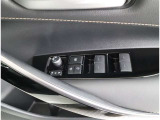 パワーウィンドウのスイッチです。車種によっては鍵のロック・アンロックに連動してミラーが開閉する「オートリトラクタブルミラー」も装備!