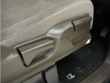 ◆シートハイトアジャスター◆運転席を上下に高さ調節ができます!運転ポジションを体格に合わせてシート調整できます。