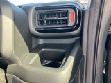 車内を快適に保つエアコン装備。ドライブには欠かせない装備ですね。