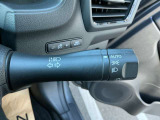 オートライトとは、自動車に装着された自動点灯式ライトのことです。周囲が暗くなるとライトが自動で点灯し、明るくなると自動で消灯する機能を持っています。