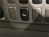 コーナーセンサーを車の前後に装備。障害物までの距離に応じて警告音を変えてお知らせ。縦列駐車時や駐車場・車庫などでの取り回しをサポートします。詳細は販売店スタッフまでおたずねください。