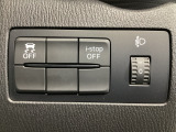 運転席脇のクラスタースイッチ部分にはアイドリングストップOFF、DSC(横滑り防止装置)OFFスイッチを配置しております。