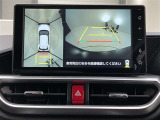 バックカメラの他に上から見下ろしたような画像が見れるアラウンド(全方位)モニター。前後左右を把握できる、すごい機能が装備されています!