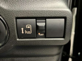 【運転席パワースライドドアスイッチ】運転席から後席のドアの開閉の操作を行うことができます。