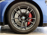 【BMWアロイホイル】軽量かつ強度に拘ったアロイホイル。走行性能ポテンシャルを引き出す設計。車の足元を引き締めてくれる大きなポイントはアロイホイルです。