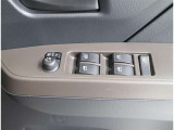 【パワーウインドゥマスタースイッチ】運転席より助手席やリヤドアガラスの開閉が出来るので便利ですね!運転席以外のウインドロック機能も付いています。
