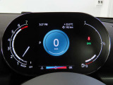 デジタルメーターは視認性が非常に良く、運転時の視線を逸らさず様々な情報の確認が行えます。