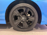 タイヤサイズは(215/45R17)で純正アルミホイールです!