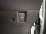 テールゲートの操作も車内からワンタッチで可能となっております。