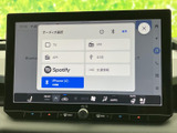 多彩なオーディオソースに対応。お好みの音楽やラジオ、ポッドキャストなどを楽しめます。スマートフォン連携も可能です。