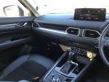 現在のMAZDA車はインパネ配置が視線の動きが少なくなるように設計レイアウトされています☆ひとつひとつの部品からMAZDAの安全に対するこだわりを感じる事が出来ます☆