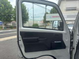 中古車は全てWeb在庫です。現車はストックヤードにて保管しており常時展示はしておりませんので、現車をご確認の場合は事前にお電話にてご連絡お願い致します。075-922-2313 定休日:毎週水曜日