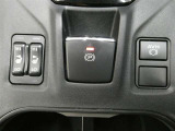 シートヒーターが運転席だけでなく助手席側にも付いています 運転者と別のスイッチなので、助手席側だけ温めることもできます 助手席の方にも優しく嬉しい装備です