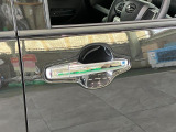 品質へのこだわり!フロアマットやシートなど車内をキレイに清掃し、ニオイや汚れなどを徹底的にクリーニングしてもらっております。室内はピカピカです☆