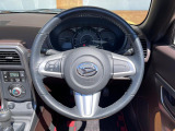 【純正革巻きステアリング】上質な革を使用することで、手にしっかり馴染みとても運転しやすいハンドルです♪