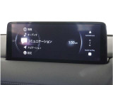 【純正マツダコネクトナビ】美しい地図画面と簡単操作が特徴です。手元のコマンダーで操作が可能なので入力や操作も便利ですね!各種車両設定や車両情報を確認することも可能です。
