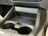 【置き型充電器】置き型充電に対応しております。お持ちの携帯電話が置き型充電器対応でしたら、充電コードの必要なく、すっきりとした車内のまま携帯の充電が可能です。