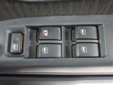運転席側のパワーウィンドウスイッチです。全ての窓の開閉操作ができます。