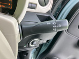 操作感も良好なウインカーレバー。シンプルでわかりやすいデザインで、安全な運転をサポートします。必要な時にスムーズに操作できるのが魅力です。