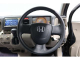 ハンドルの下部がフラットな形状になっているので、メーターなどの視野性が増し運転者にとって快適で安全です。