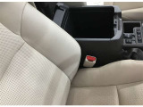 コンソールボックスや、収納スペースが多彩なお車です