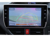 バックガイドモニターで、後方を確認しながら安心して駐車することができます。運転初心者も熟練者も必須の機能ですよ!