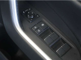 電動格納&ミラー角度調整機能付きです。
