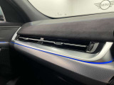 BMWを熟知したメカニックによる100項目の点検・整備を行います。不具合箇所、交換時期に達している部品に関しましては、全て当社負担で交換してからのご納車となります。