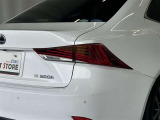対向車がいないとき、見通しの悪い道路は暗くて怖いですよね。。。こちらのクルマはオートマチックハイビーム搭載です!対向車の有無で自動でハイ・ロウビームに切り替えます。
