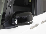 ◆ドアミラーウインカー◆ドアミラーにウインカーを装備しています。対向車に自身の進行方向を合図し安全に運転できます。