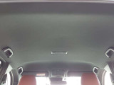 ルームクリーニングを実施済み。汚れやシミが付きやすい天井まで綺麗に仕上がっています。前の使用感を感じさせない高い清潔感で、車内全体が明るくなります。頭上までクリアで清潔感あふれる車内空間で快適です。