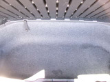リアアンダーボックスは深く大容量でいろんな荷物が収納出来ます。