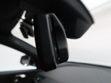 【ルームミラー一体型ETC】BMWといえばルームミラー一体型のETC。ドライバーから差し込めるかたちになっておりますので、差し忘れの際も慌てずにご利用いただけます。