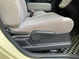 販売車両には法定整備がしっかりと含まれています。見えない部分のトラブルを事前に防止し、安全面を最優先に考えた整備を行ってから納車されるため、納車日から快適に走行できます。