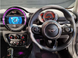 ミニ独特のゴーカートフィーリングと呼ばれる軽快なハンドリングはAT車、MT車のどちらでも楽しめます。