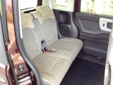 スライドドアなら狭い駐車場でもドアをぶつける心配がありません。ステップが低く乗り降りもしやすいです。