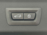 オートマチックトランクオペレーション付きでスイッチ操作による開閉が可能です。