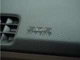 ◆助手席エアバッグ◆SRSエアバッグは、シートベルトだけでは防ぎきれない衝突時の衝撃から乗員を守るための安全装置。衝突時に瞬時に膨らみ、頭部や胸部がダッシュボードに直接衝突するのを防ぎます。