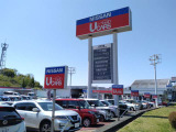 大きなU-CARS看板が目印となっております。
