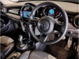 お問合せ・詳細はMINI正規ディーラーNEXT三宮店  お問い合わせ:078-803-3298 までお気軽にお問合せ下さいませ。弊社は良品質車をネット非掲載も含め多数取り揃えております。
