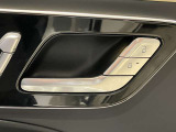 メモリー付き電動シートも装備されておりますのでシート位置を3パターン記憶できます。