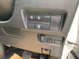 運転席に座りながら両側スライドドアの開閉が出来る♪オートスライドドア開閉スイッチ装備