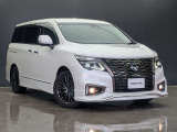 存在感溢れる大迫力のフロントマスクが魅力のスタイリング。日産認定中古車として安心のクオリティを兼ね備えた、洗練された高級ミニバンです。